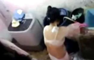 XXX Gadis bokep sek indo ceria dengan vibrator