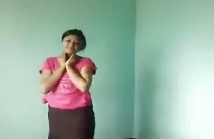 XXX Sebelum menyerahkan dirinya kepada xxx indo terbaru seorang petani, membuatnya menjilat kakinya